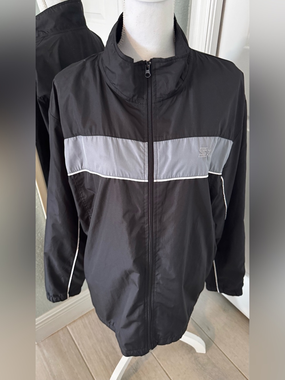 Starter XL 46-48 Black Gray Colorblock Windbreaker Mesh Lined Jacket